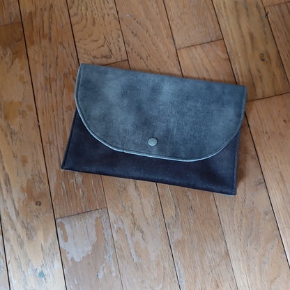 Pochette grise à 3 compartiments en tissus upcyclé, entièrement doublée