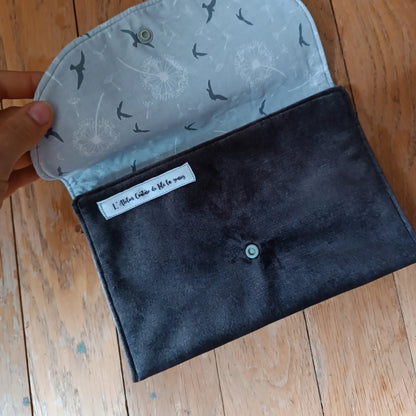 Pochette grise à 3 compartiments en tissus upcyclé, entièrement doublée