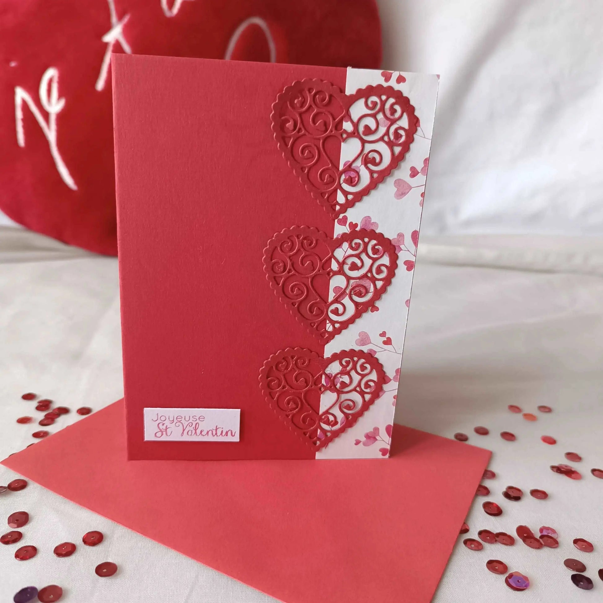 Carte de saint valentin rouge, cadeau saint valentin 2024, idée cadeau saint valentin, cadeau saint valentin femme, cadeau saint valentin homme, carte de saint valentin 2024, saint valentin 2024, cadeau saint valentin ado, carte amoureux, carte d amour, je t aime, fêter l amour, célébrer l amour