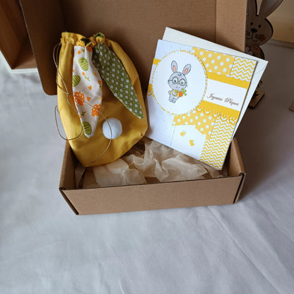 Petit coffret cadeau- Pâques : une carte jaune et un pochon jaune