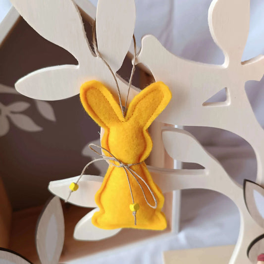 Décoration de Pâques - Petit lapin en feutrine jaune