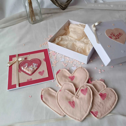 Coffret cadeau saint valentin / coffret artisanale saint valentin / carte de saint valentin / lingettes démaquillantes en forme de cœurs / lingettes lavables démaquillantes / mini coffret cadeau / cadeau saint valentin artisanale / idée cadeau saint valentin / carte de saint valentin à secouer