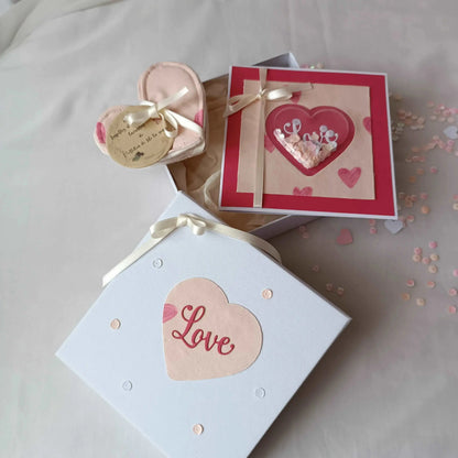 Coffret cadeau saint valentin / coffret artisanale saint valentin / carte de saint valentin / lingettes démaquillantes en forme de cœurs / lingettes lavables démaquillantes / mini coffret cadeau / cadeau saint valentin artisanale / idée cadeau saint valentin / carte de saint valentin à secouer