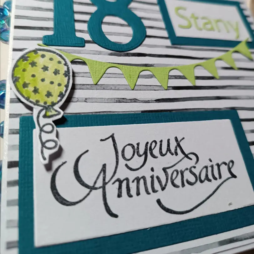 Carte d’anniversaire homme ou garçon, format 13x13cm, verte et à rayure noir, personnalisée