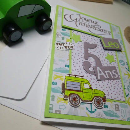 Carte Joyeux anniversaire verte,  véhicule 4x4