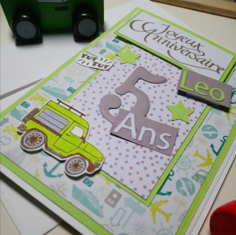 Carte Joyeux anniversaire verte,  véhicule 4x4