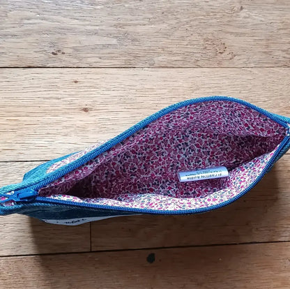 Trousse à crayons en jeans et imprimé fleuri bordeaux, entièrement doublée