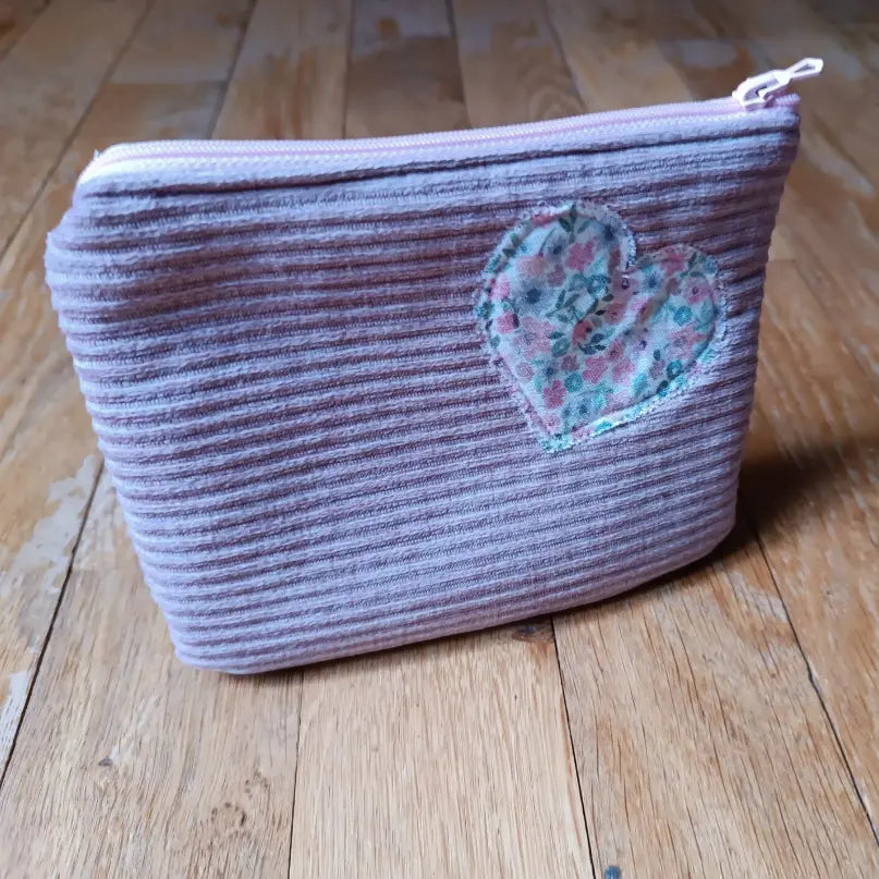 Trousse pochette et son imprimé fleuri, entièrement doublée