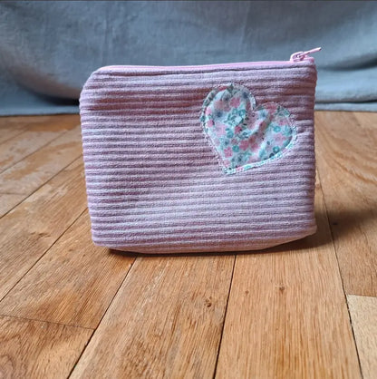 Trousse pochette et son imprimé fleuri, entièrement doublée