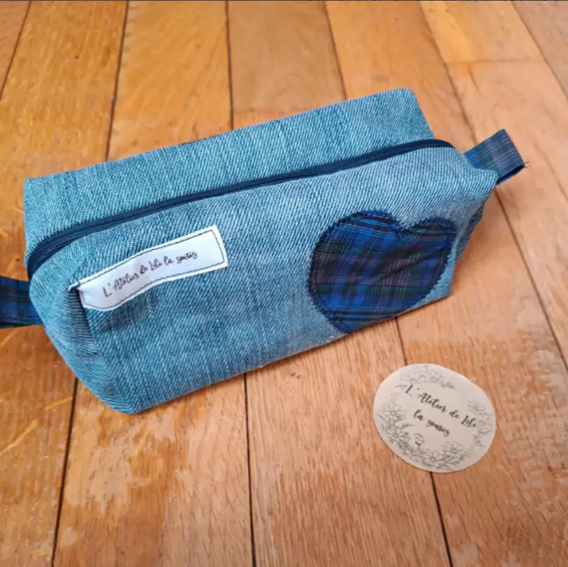 Trousse rectangulaire upcycling jeans, entièrement doublée