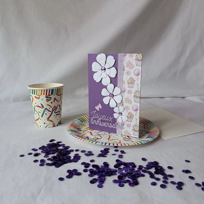 Carte anniversaire femme ou fille violette de L’Atelier de Lili la souris - carte de vœux - carte anniversaire faite main - jolie carte anniversaire - joli carte anniversaire rose - cadeau anniversaire fleurs - carte anniversaire femme - carte anniversaire fille - carte anniversaire fleurs blanche - carte anniversaire pour maman - idée cadeau anniversaire - idée cadeau femme - carte joyeux anniversaire