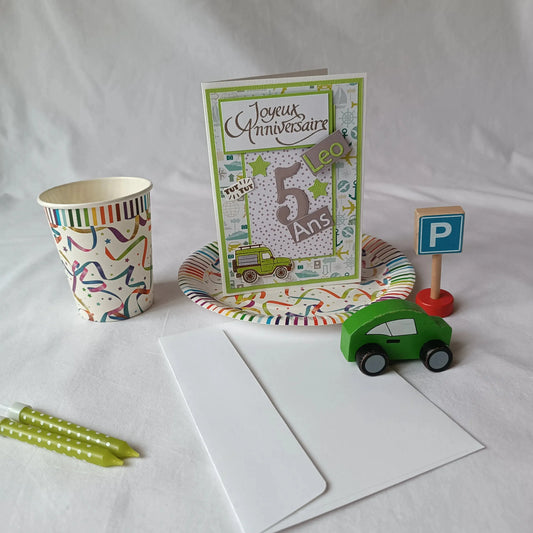 Carte anniversaire garçon personnalisable verte et sa voiture 4x4 de l’Atelier de Lili la souris, cadeau personnalisation prénom, carte joyeux anniversaire, carte anniversaire faite main, jolie carte anniversaire, joli carte anniversaire avec prénom, cadeau anniversaire personnalisée, carte anniversaire garçon, cadeau anniversaire, carte anniversaire personnalisée, carte anniversaire pour homme, idée cadeau anniversaire, idée cadeau garçon, carte joyeux anniversaire