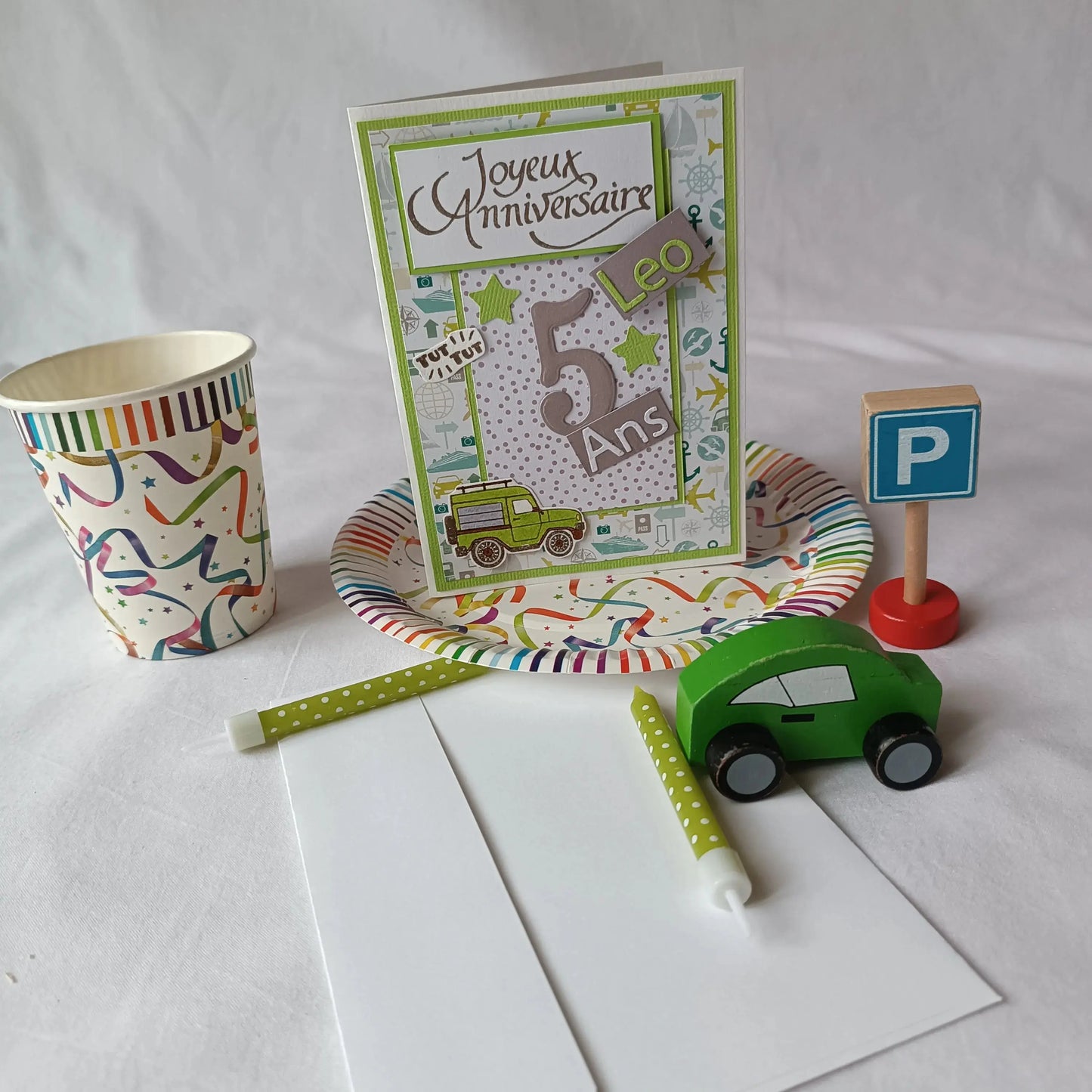 Carte anniversaire garçon personnalisable verte et sa voiture 4x4 de l’Atelier de Lili la souris, cadeau personnalisation prénom, carte joyeux anniversaire, carte anniversaire faite main, jolie carte anniversaire, joli carte anniversaire avec prénom, cadeau anniversaire personnalisée, carte anniversaire garçon, cadeau anniversaire, carte anniversaire personnalisée, carte anniversaire pour homme, idée cadeau anniversaire, idée cadeau garçon, carte « joyeux anniversaire »