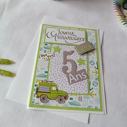 Carte anniversaire garçon personnalisable verte et sa voiture 4x4 de l’Atelier de Lili la souris, cadeau personnalisation prénom, carte joyeux anniversaire, carte anniversaire faite main, jolie carte anniversaire, joli carte anniversaire avec prénom, cadeau anniversaire personnalisée, carte anniversaire garçon, cadeau anniversaire, carte anniversaire personnalisée, carte anniversaire pour homme, idée cadeau anniversaire, idée cadeau garçon, carte  joyeux anniversaire