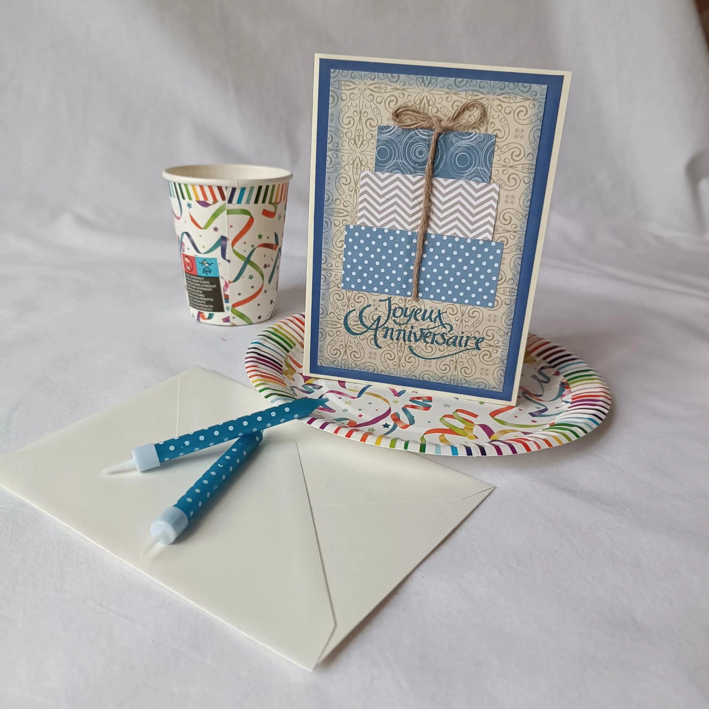 carte anniversaire homme bleu 3 cadeaux de L’Atelier de Lili la souris, Carte anniversaire garçon, cadeau personnalisation, carte joyeux anniversaire artisanale, carte anniversaire faite main, jolie carte anniversaire, joli carte anniversaire avec prénom, cadeau anniversaire personnalisé, carte anniversaire garçon, cadeau anniversaire artisanale, carte anniversaire, carte anniversaire pour homme, idée cadeau anniversaire, idée cadeau garçon, carte joyeux anniversaire