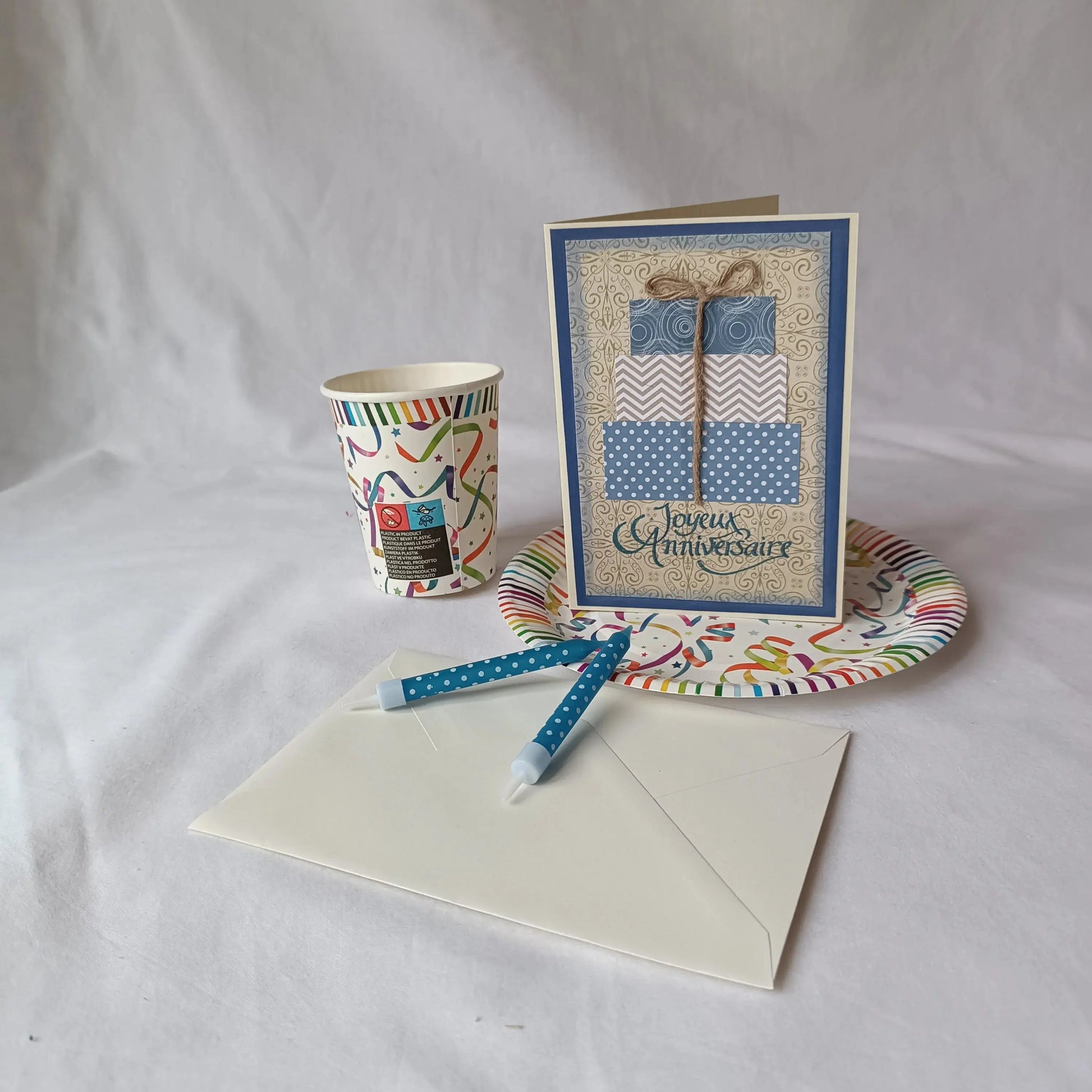 carte anniversaire homme bleu 3 cadeaux de L’Atelier de Lili la souris, Carte anniversaire garçon, cadeau personnalisation, carte joyeux anniversaire artisanale, carte anniversaire faite main, jolie carte anniversaire, joli carte anniversaire avec prénom, cadeau anniversaire personnalisé, carte anniversaire garçon, cadeau anniversaire artisanale, carte anniversaire, carte anniversaire pour homme, idée cadeau anniversaire, idée cadeau garçon, carte joyeux anniversaire