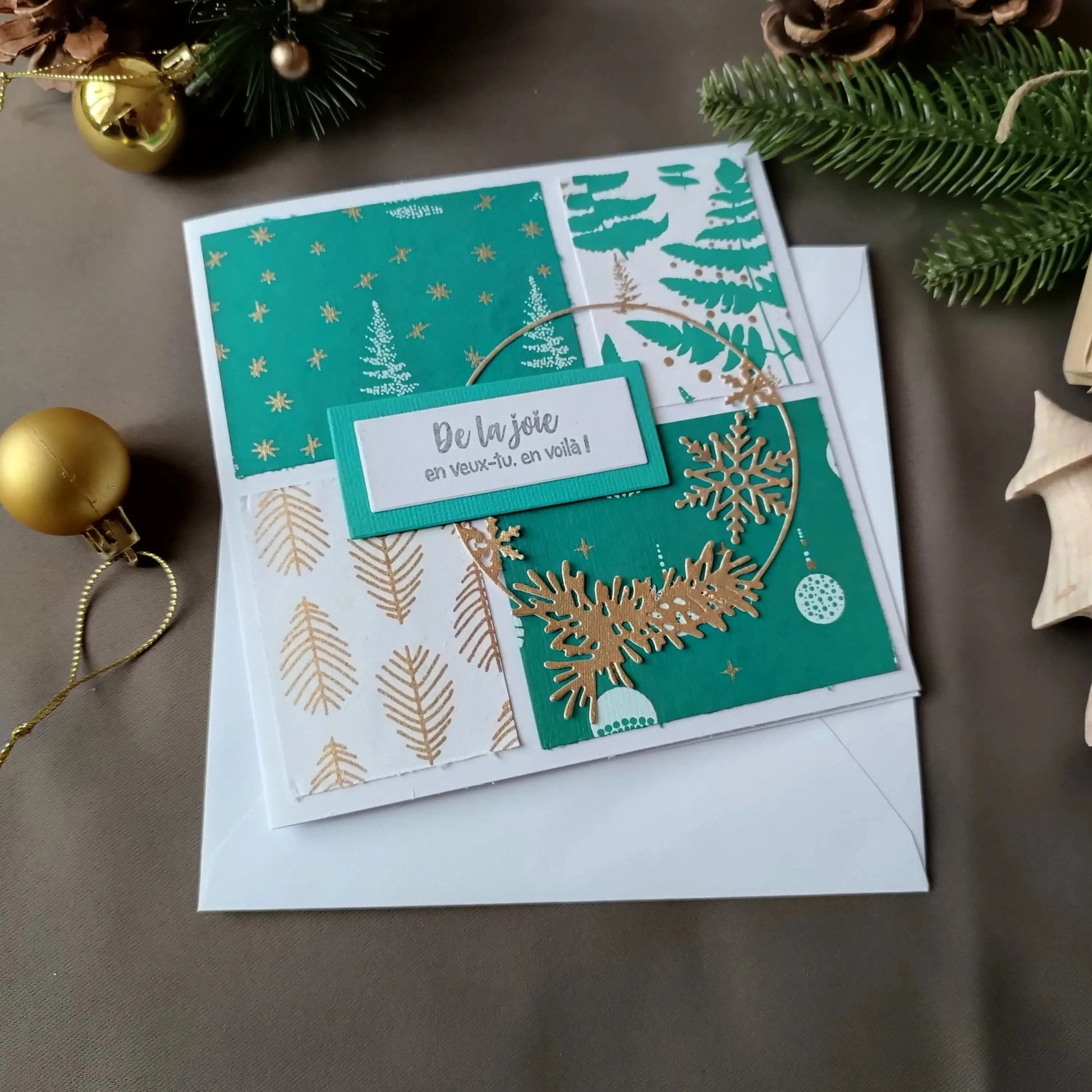 Carte de noël verte et or de L’Atelier de Lili la souris - Carte joyeux noël - carte de Noël - carte de vœux - idée cadeau noel - carte de vœux 2025 - noël 2024 - idée cadeau noël 2024 - idée cadeau femme noel 2024 - idée cadeau homme noel 2024 - cadeau noel 2024 - jolie carte de noel