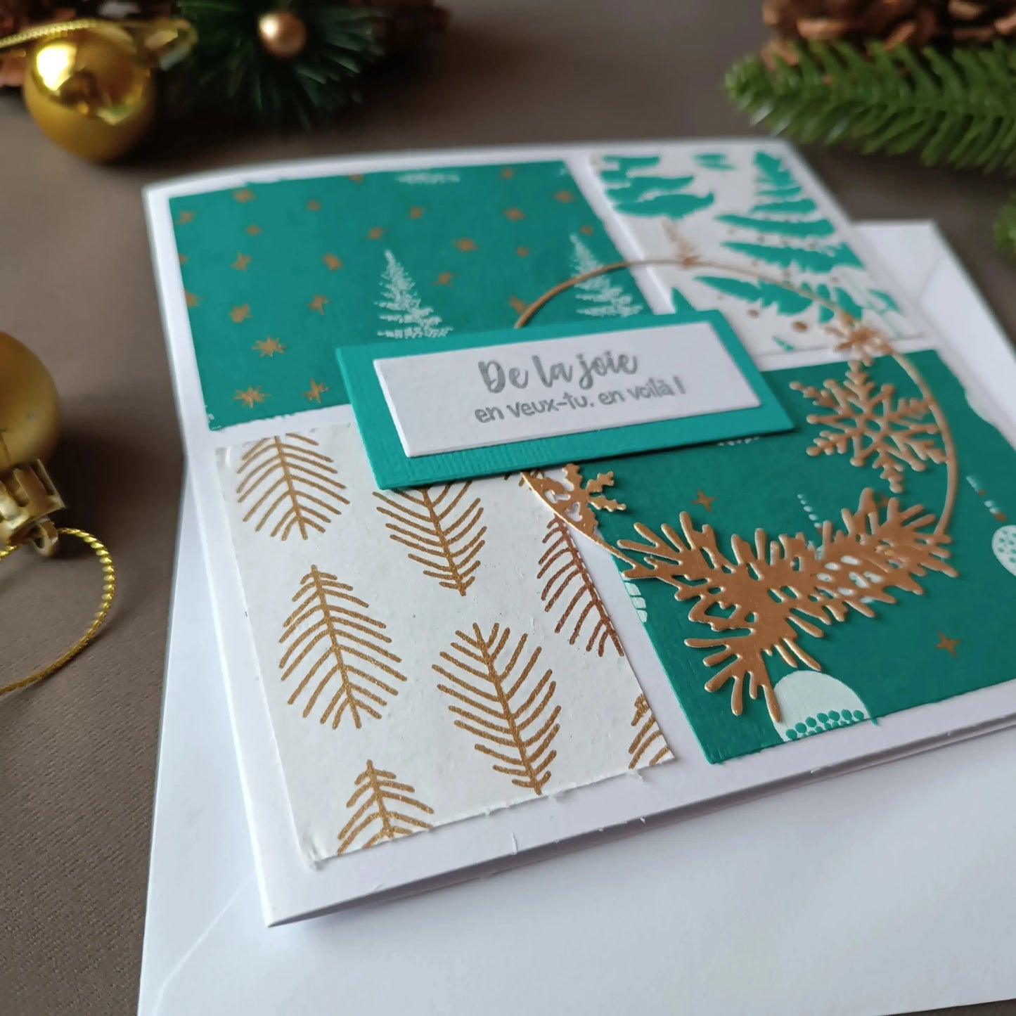 Carte de noël verte et or de L’Atelier de Lili la souris - Carte joyeux noël - carte de Noël - carte de vœux - idée cadeau noel - carte de vœux 2025 - noël 2024 - idée cadeau noël 2024 - idée cadeau femme noel 2024 - idée cadeau homme noel 2024 - cadeau noel 2024 - jolie carte de noel