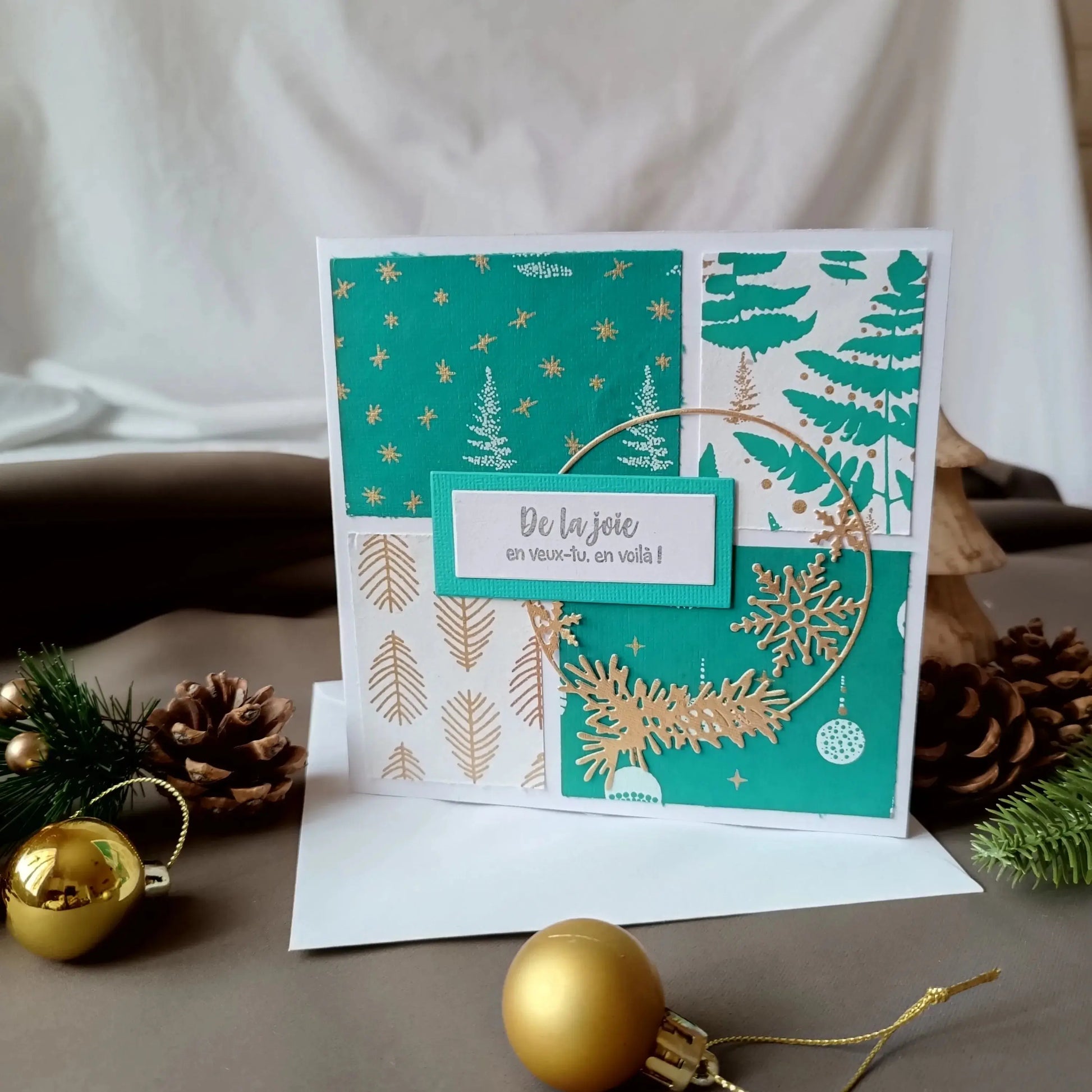 Carte de noël verte et or de L’Atelier de Lili la souris - Carte joyeux noël - carte de Noël - carte de vœux - idée cadeau noel - carte de vœux 2025 - noël 2024 - idée cadeau noël 2024 - idée cadeau femme noel 2024 - idée cadeau homme noel 2024 - cadeau noel 2024 - jolie carte de noel