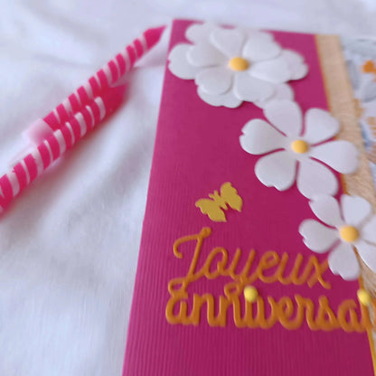 Carte anniversaire / carte de vœux / carte anniversaire fait main / jolie carte anniversaire / joli carte anniversaire rose / cadeau anniversaire fleurs / carte anniversaire femme / carte anniversaire fille / carte anniversaire fleurs blanche / carte anniversaire pour maman / idée cadeau anniversaire / idée cadeau femme / carte « joyeux anniversaire »