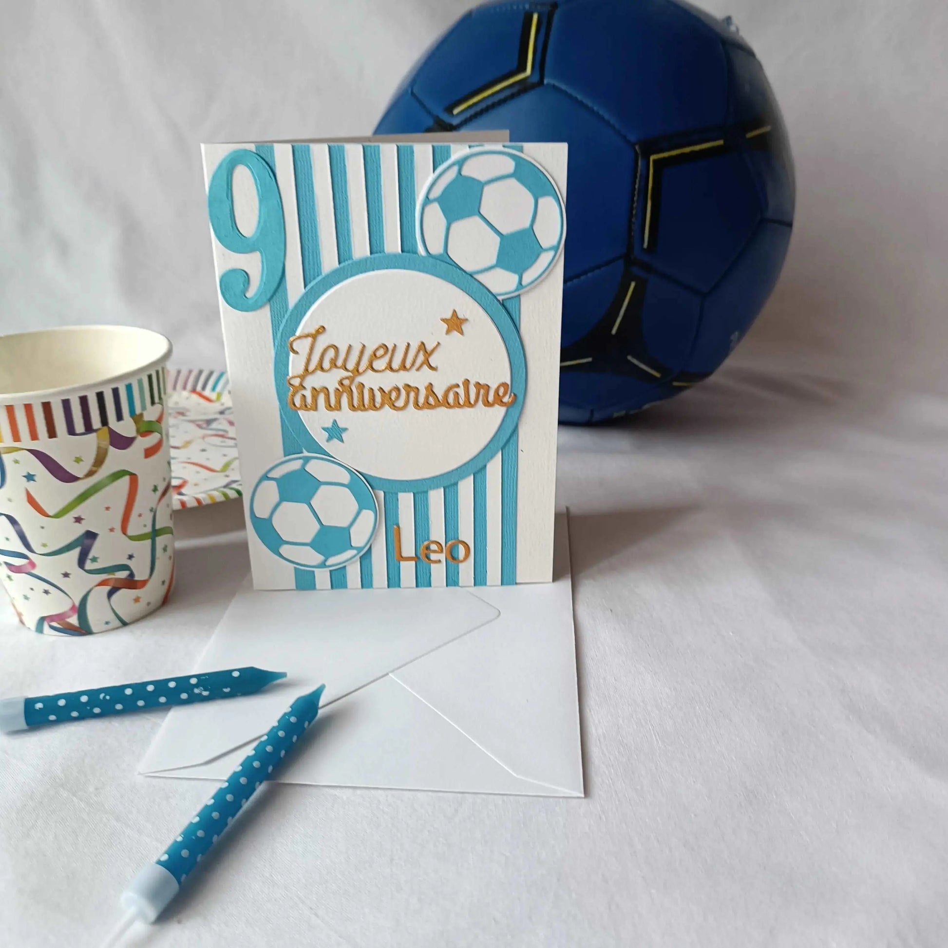 Carte anniversaire garçon / carte anniversaire football / personnalisation football prénom / carte joyeux anniversaire garçon / carte anniversaire fait main / jolie carte anniversaire / joli carte anniversaire avec prénom / cadeau anniversaire personnalisé / carte anniversaire garçon / cadeau foot / carte anniversaire personnalisée / carte anniversaire pour homme / idée cadeau anniversaire / idée cadeau garçon / carte « joyeux anniversaire »